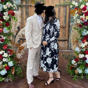 Long-sleeved midi dress. Black and white design, with a smocked top